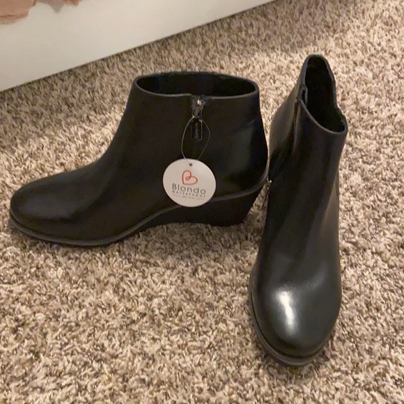 Blondo Leah Waterproof Wedge Bootie - Picture 6 of 10